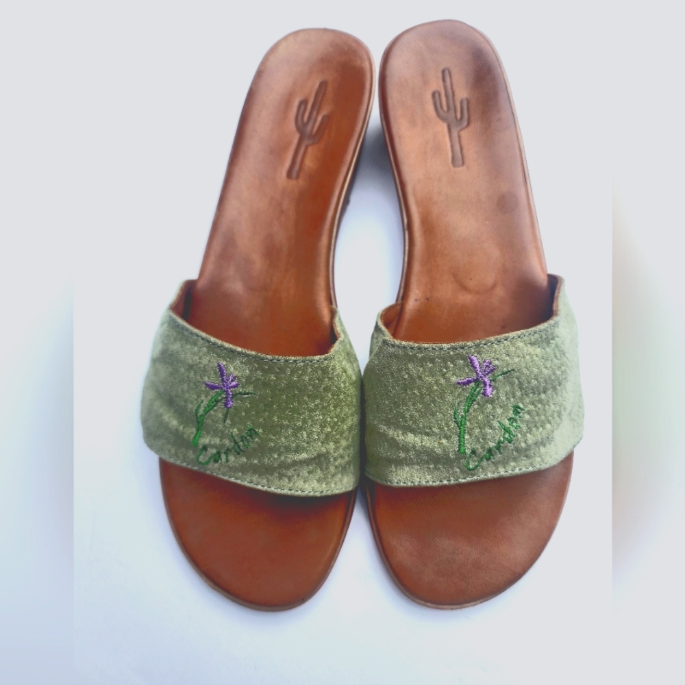 Leather embroidered sandals 8